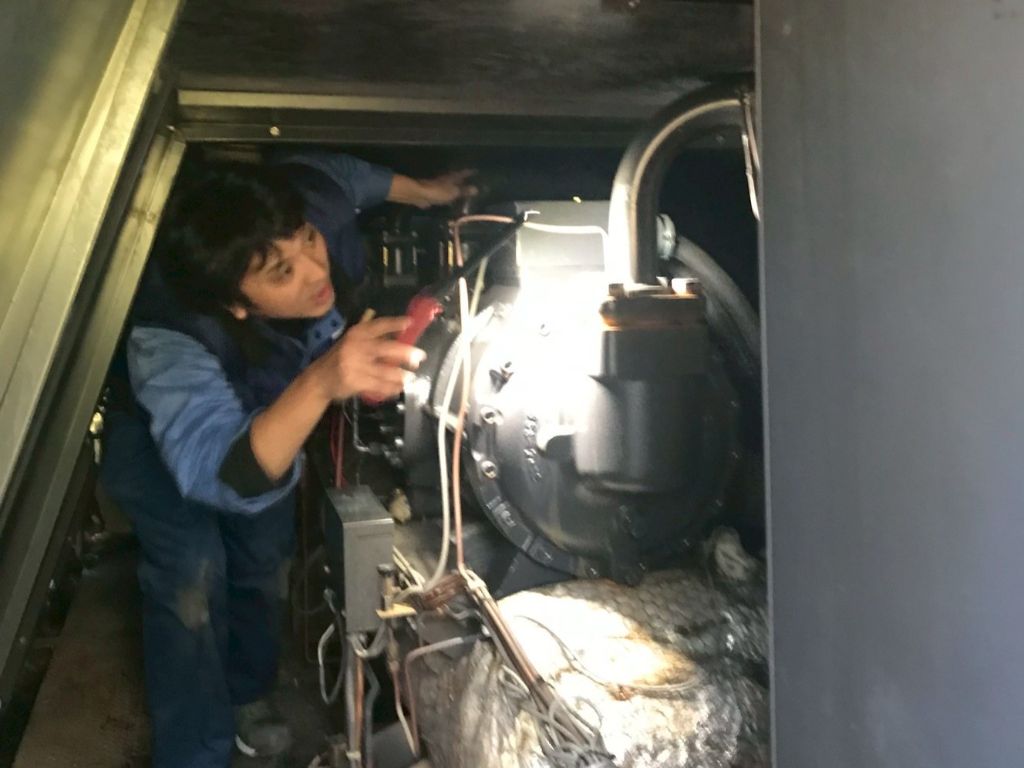 こだわりの道具で作業