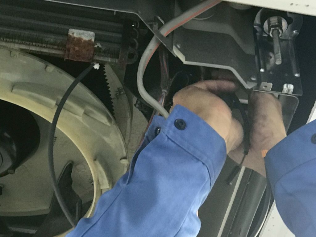 機械のサービス・修理作業